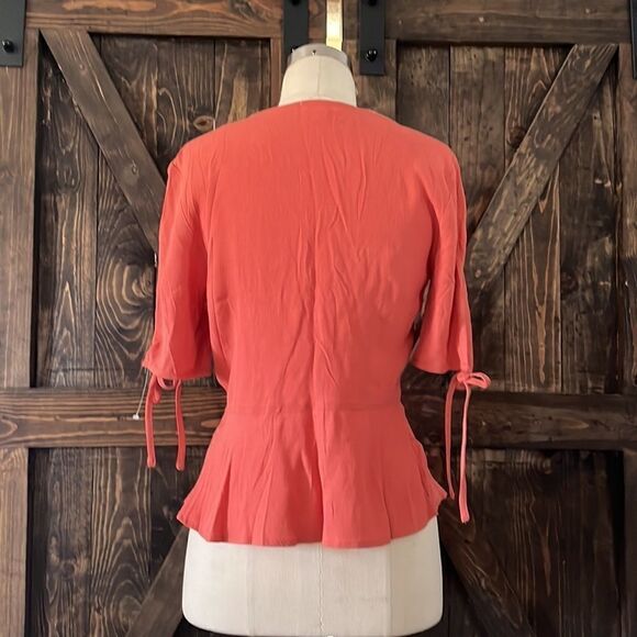 Re-named coral front button top width ties on sleeves - Picture 5 of 8